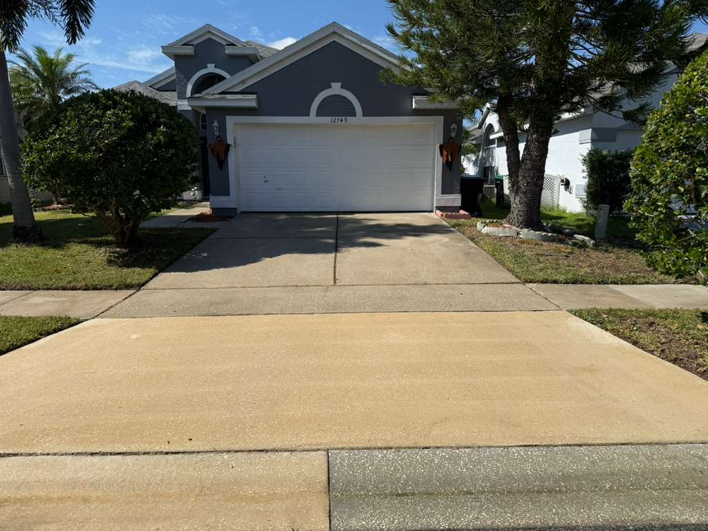 driveway-of-residential-house-with-sunny-weather